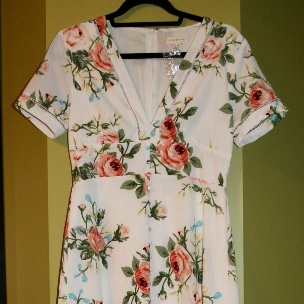 Floral-print midi dress designed by Promesala